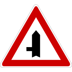 Пътен знак А28